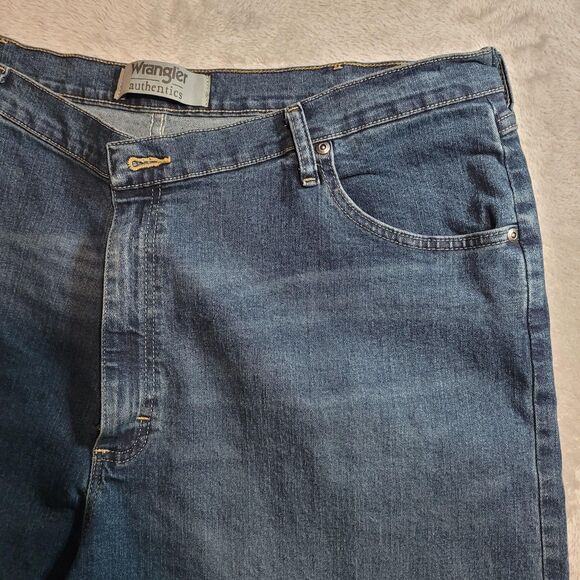 Wrangler Authentics Jeans Mens 42x32 Blue Med Wash Relaxed Straight Stretch - Picture 4 of 11